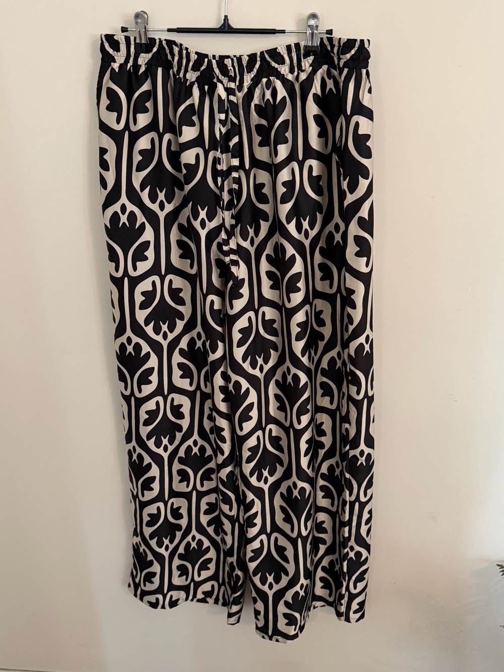 Vince Camuto Black and White Patterned Palazzo